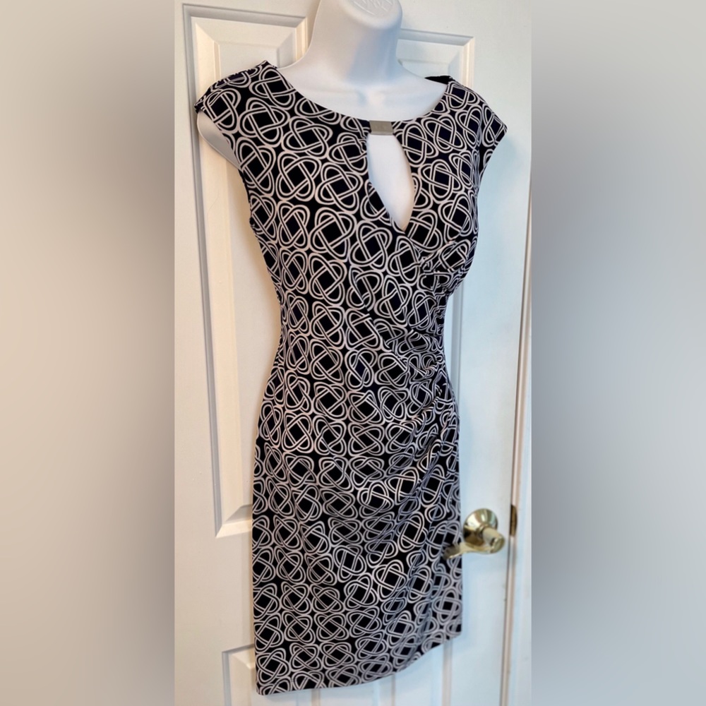 EnFocus Studio Navy & White Modern Print Dress with Silver Metal accent
